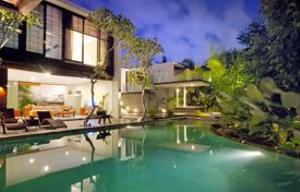 Стильная вилла с бассейном, садом и джакузи рядом с пляжем, Семиньяк, Бали, Индонезия за 2 570 € в неделю