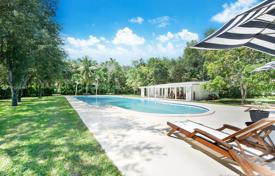 Просторная вилла с задним двором, бассейном, зоной отдыха и гаражом, Майми, США за 1 289 000 €