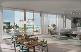Эксклюзивный пентхаус с большой террасой, отдельным входом и видом на океан в резиденции с бассейном и джакузи на крыше, Майами-Бич, США за 6 004 000 €