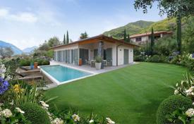 Комфортабельная вилла с частным садом, бассейном, гаражом, террасой и видом на озеро, Ленно, Италия за 1 250 000 €