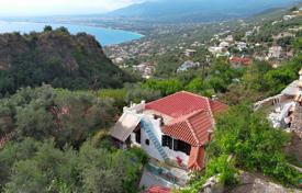 Двухэтажная вилла с садом и панорамным видом на море в Каламате, Пелопоннес, Греция за 280 000 €