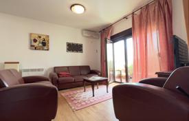 Меблированная квартира с собственным двориком в 320 метрах от моря, Петровац, Черногория за 147 000 €