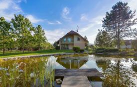 Эксклюзивный дом с прудом, Брежице, Словения за 859 000 €
