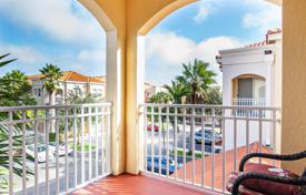 Апартаменты с балконом и видом на озеро, в резиденции с бассейном, спортивным залом и клубом, Палм-Бич, Флорида за $259 000