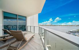 Светлые апартаменты с видом на океан в резиденции на первой линии от пляжа, Север Майами-Бич, Флорида, США за 919 000 €