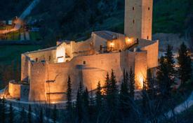 Средневековая крепость в Фолиньо, Умбрия, Италия за 6 200 € в неделю