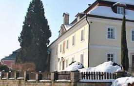 Простороное историческое здание с садом в деревне Слоуп-в‑Чехах, Чехия за 356 000 €