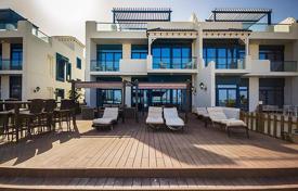 Комфортабельный таунхаус с террасой и прямым выходом на пляж, Пальма Джумейра, Дубай, ОАЭ за 7 100 € в неделю