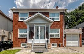 Дом в городе в Восточном Йорке, Торонто, Онтарио,  Канада за C$1 266 000