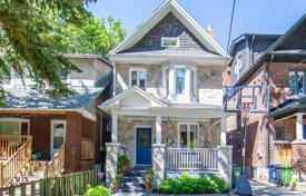 Дом в городе в Йорке, Торонто, Онтарио,  Канада за C$2 050 000