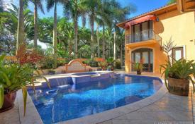 Средиземноморская вилла с участком, бассейном, парковкой и террасой, Майами, США за $3 099 000