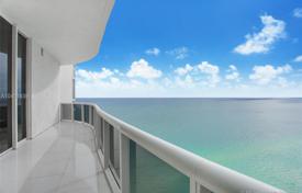 Светлая квартира на первой линии от океана в центре Санни-Айлс-Бич, Флорида, США за 1 496 000 €