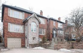 Дом в городе на Эглинтон-авеню Восток, Торонто, Онтарио,  Канада за C$2 013 000