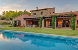 Традиционное поместье с конюшней, бассейном и огромным участком земли в Кальвии, Майорка, Испания за 7 950 000 €