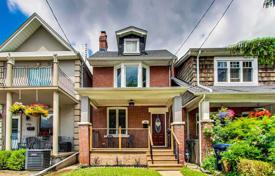 Дом в городе в Йорке, Торонто, Онтарио,  Канада за C$1 208 000