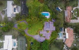 Уютная вилла с участком, бассейном, гаражом и терраса, Майами, США за $2 348 000