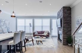 Дом в городе в Йорке, Торонто, Онтарио,  Канада за C$2 303 000