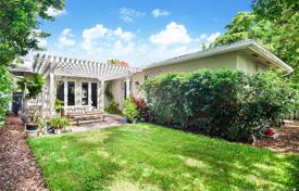Семейный коттедж с задним двором, садом, террасой и гаражом, Сарфсайд, США за $774 000