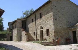 Историческое поместье с конюшней, бассейном и большими земельными угодьями в Казоле-д’Эльса, Тоскана, Италия за 1 600 000 €