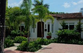 Реконструированная вилла с частным садом, бассейном и террасой, Майами-Бич, США за $2 000 000