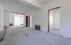 Продажа, Максимир, отдельностоящий дом с 2 квартирами, 4 гаражами за 950 000 €