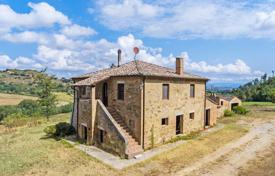 Двухэтажный дом с большим земельным участком, Монтепульчано, Италия за 690 000 €