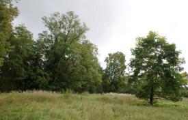Продажа земельного участка у леса и озера за 590 000 €