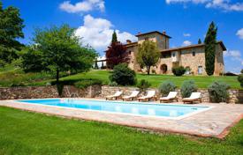 Традиционная ферма с виноградником, оливковой плантацией и бассейном в Кастельнуово-Берарденга, Тоскана, Италия за 2 900 000 €