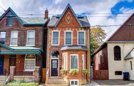 Дом в городе на Броадвью-авеню, Торонто, Онтарио,  Канада за C$1 848 000