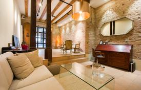 Отремонтированные двухуровневые апартаменты с террасой в престижном районе, Барселона, Испания за 645 000 €