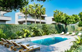 Новая вилла премиум класса с садом и гаражом в закрытой резиденции с бассейном, тренажерным залом и теннисными кортами, Таррагона, Испания за $535 000