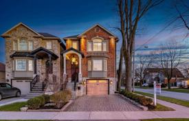 Дом в городе в Этобико, Торонто, Онтарио,  Канада за C$2 469 000