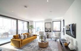 Элитные трехкомнатные апартаменты в новой престижной резиденции на берегу реки с парком, в новом районе Nine Elms, Лондон, Великобритания за £1 345 000