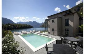 Меблированная квартира-дуплекс с бассейном, с видом на озеро и остров Комачина, Италия за 650 000 €
