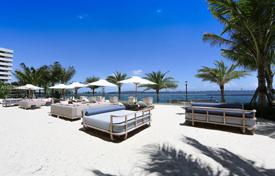 Комфортабельные апартаменты с террасой и видом на океан в здании с бассейнами и спа-салоном, Эджуотер, США за 852 000 €