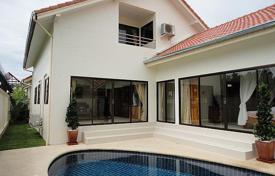 Дом в городе в Джомтьене, Паттайя, Чонбури,  Таиланд за $3 140 в неделю