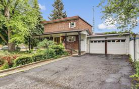 Дом в городе в Скарборо, Торонто, Онтарио,  Канада за C$1 142 000