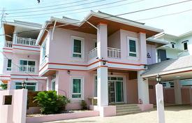 Дом в городе в Джомтьене, Паттайя, Чонбури,  Таиланд за $3 340 в неделю