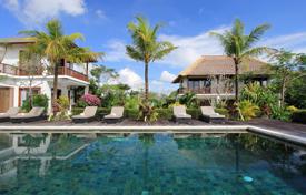 Двухэтажная вилла с видом на море, Джимбаран, Бали, Индонезия за 6 300 € в неделю