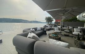 Дом в Стамбуле на берегу Босфора, на участке земли 1000 м², с лифтом и отдельным гостевым домом, бассейном с подогревом, большой парковкой за 65 175 000 €