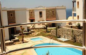 Апартаменты с видом на море в жилом комплексе с бассейном, Бодрум, Турция за $312 000