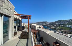 Меблированные квартиры в Ялыкавак Бодрум с видом на море, балконом и террасой, в элитном комплексе с песчаным пляжем и причалом, рестораном за $640 000
