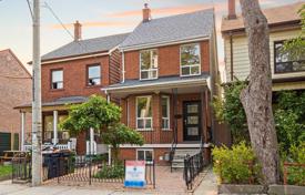 Дом в городе на Евклид-авеню, Торонто, Онтарио,  Канада за C$2 317 000