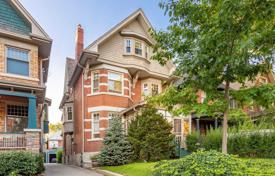 Дом в городе в Олд Торонто, Торонто, Онтарио,  Канада за C$1 936 000