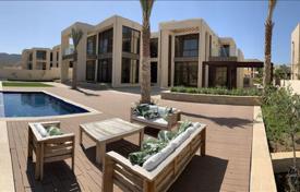 Комплекс вилл с бассейнами в большой резиденции с пляжем и ресторанами, Маскат, Оман за От $2 728 000