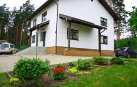 Продается дом в поселке частных домов в 20 минутах езды до центра Риги за 250 000 €