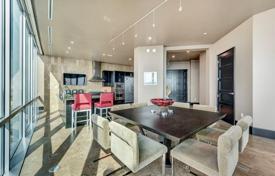 Двухуровневые апартаменты с террасой, балконом и панорамным видом, в резиденции с бассейном, Форт-Уэрт, Техас, США за 2 327 000 €