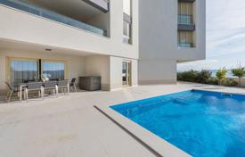 Элитные апартаменты с бассейном и видом на море в новом здании, Дуги-Рат, Хорватия за 795 000 €