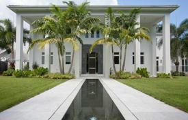 Комфортабельная вилла с задним двором, бассейном, террасой и тремя гаражами, Майами, США за $7 990 000
