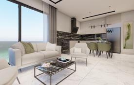 Трехкомнатные квартиры в новой комфортабельной резиденции с бассейнами и аквапарком, на первой линии у моря, Аланья, Турция за $334 000